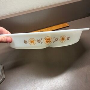 Pyrex 1.5 quart divided dish Town‎ & Country